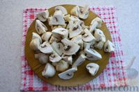 Фото приготовления рецепта: Кукурузная каша с грибами и курицей - шаг №3