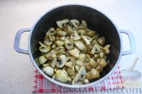 Фото приготовления рецепта: Кукурузная каша с грибами и курицей - шаг №9