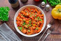 Фото приготовления рецепта: Рагу с болгарским перцем и сосисками в томатном соусе - шаг №9