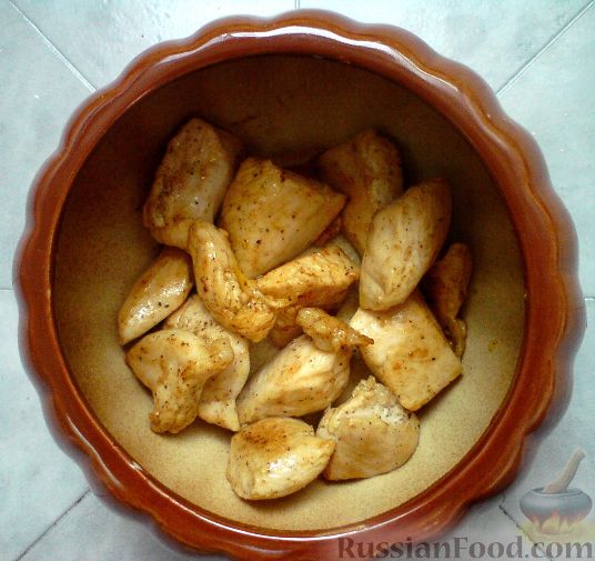 Куриное филе с картофелем в горшочках