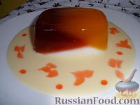 Фото к рецепту: Слоеное желе с ванильным соусом