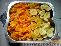 Фото приготовления рецепта: Тыква, запеченная в духовке с яблоками и айвой - шаг №1