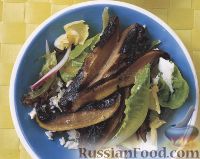 Фото к рецепту: Салат с жареными грибами