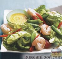 Фото к рецепту: Салат из креветок и зелени