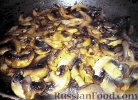Фото приготовления рецепта: Картошка в горшочках с грибами - шаг №4