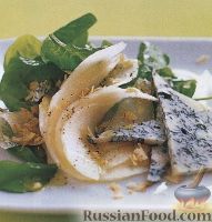 Фото к рецепту: Салат из шпината, груши и голубого сыра