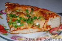 Фото к рецепту: Пицца с лососем, оливками и зеленью