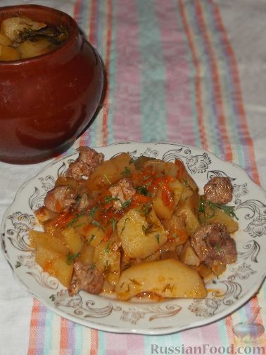 Картошка с курицей и грибами в горшочках: рецепт с фото