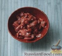 Фото приготовления рецепта: Мясо, жаренное с брокколи и каштанами - шаг №1