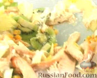 Фото к рецепту: Куриный салат с киви