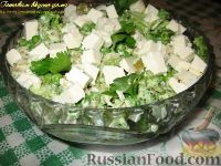 Фото приготовления рецепта: Салат с брокколи, зеленым горошком и куриным филе - шаг №4