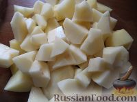 Фото приготовления рецепта: Грибной суп с картофелем и солеными огурцами - шаг №3