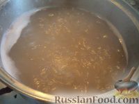 Фото приготовления рецепта: Грибной суп с картофелем и солеными огурцами - шаг №4