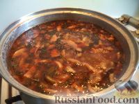 Фото приготовления рецепта: Грибной суп с картофелем и солеными огурцами - шаг №17