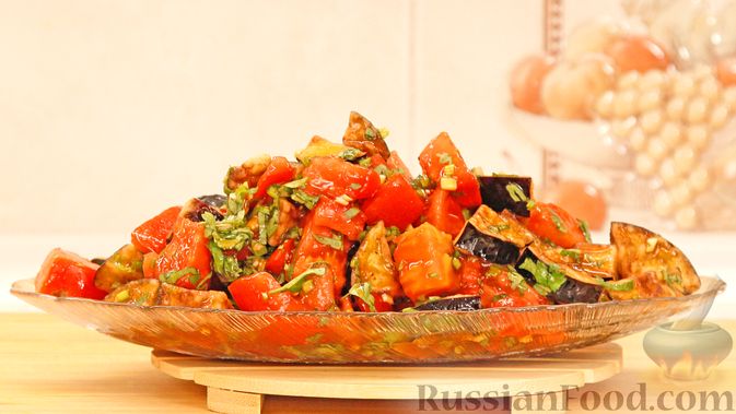 Салат из баклажанов с помидорами на зиму - рецепты с фото