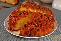 Фото к рецепту: Пирог-перевёртыш на кефире, с морковью и орехами