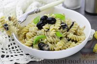 Фото к рецепту: Макароны с тунцом и маслинами в сливочном соусе