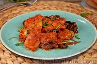 Фото к рецепту: Рыба, томлёная в томатном соусе с черносливом