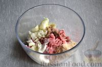 Фото приготовления рецепта: Шашлычки с фрикадельками и сосисками (на сковороде) - шаг №2