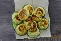 Фото приготовления рецепта: Сырники с картофелем и зеленью - шаг №16