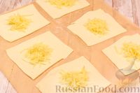 Фото приготовления рецепта: Слоёные пирожки с рыбой, грибами и рисом - шаг №9