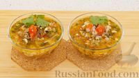 Фото приготовления рецепта: А-ля тайский суп с кинзой, рисом и грибами - шаг №14