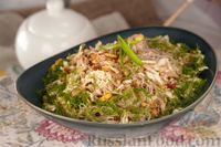 Фото к рецепту: Салат с пекинской капустой, фунчозой и орехами