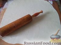 Фото приготовления рецепта: Слоёные трубочки "Морковки" с курицей, овощами, сыром и яйцами - шаг №11