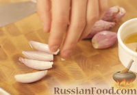 Фото приготовления рецепта: Салат с крабовыми палочками, курицей и кукурузой - шаг №6