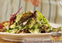 Фото приготовления рецепта: Салат с голубым сыром и заправкой "Винегрет" - шаг №6