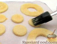 Фото приготовления рецепта: Сырное печенье - шаг №9