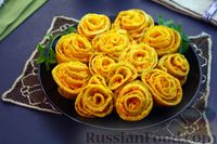 Фото к рецепту: "Розы" из блинов с морковно-чесночной начинкой