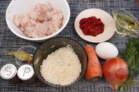 Фото приготовления рецепта: Рыбные тефтели с рисом, запечённые в томатном соусе - шаг №1