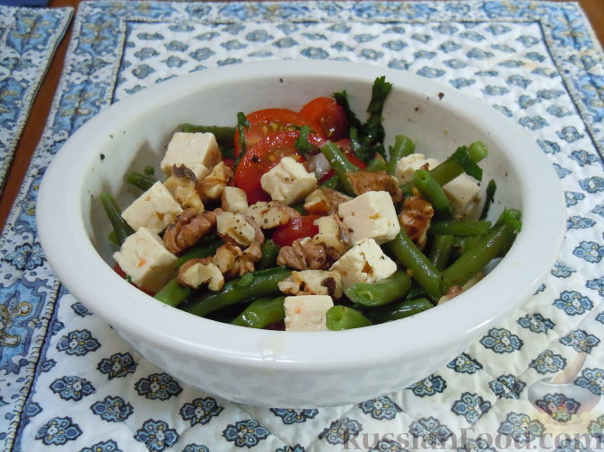 Рецепт Летний салат с зеленой стручковой фасолью, сыром фета и грецкими орехами