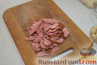 Фото приготовления рецепта: Жареный лаваш с колбасой и сыром - шаг №2