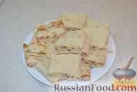 Фото приготовления рецепта: Жареный лаваш с колбасой и сыром - шаг №6