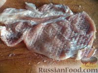 Фото приготовления рецепта: Свиная отбивная в омлете - шаг №3