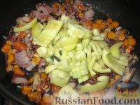 Фото приготовления рецепта: Капуста, тушенная с овощами - шаг №1