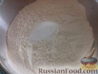 Фото приготовления рецепта: Пирог с ревенем и мягким безе - шаг №6