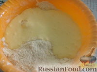 Фото приготовления рецепта: Пирог с ревенем и мягким безе - шаг №8