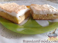 Фото приготовления рецепта: Пирог с ревенем и мягким безе - шаг №18