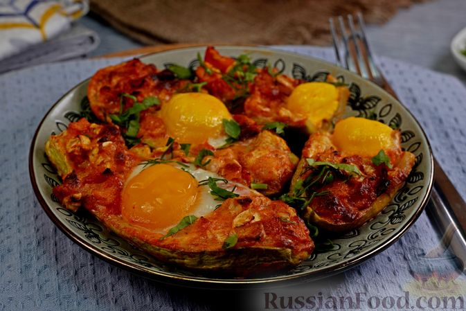 Кабачки, тушеные с помидорами и яйцом (на скорую руку)