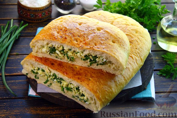 Слоеные пирожки с жареным луком и яйцами