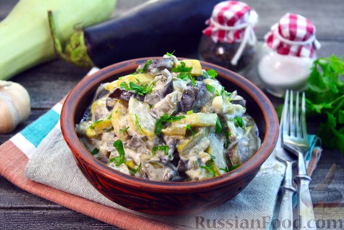 Мясо, тушенное с баклажанами и кабачками