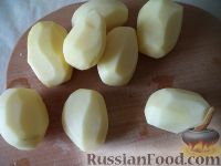 Фото приготовления рецепта: Картошка, запечённая под морковно-сырной шубкой - шаг №4