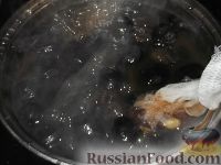 Фото приготовления рецепта: Куриное филе в соево-томатном маринаде, жаренное с цветной капустой - шаг №5