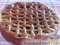 Фото приготовления рецепта: Пирог из творожного теста с зеленым луком, грибами и яйцами - шаг №15