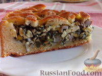 Фото приготовления рецепта: Пирог из творожного теста с зеленым луком, грибами и яйцами - шаг №17