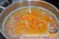 Фото приготовления рецепта: Гороховый суп с копченой грудинкой - шаг №5