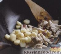 Фото приготовления рецепта: Индюшиное филе с имбирем и каштанами - шаг №2
